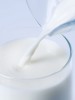 Boire du lait après avoir mangé des céréales permettrait d’éviter les caries